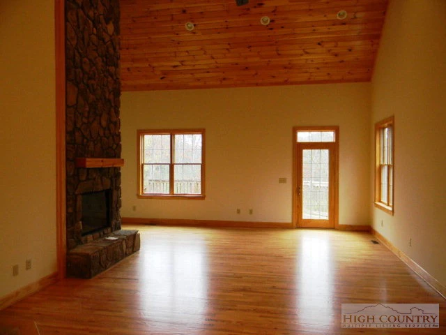 Image number 7 for the current listing