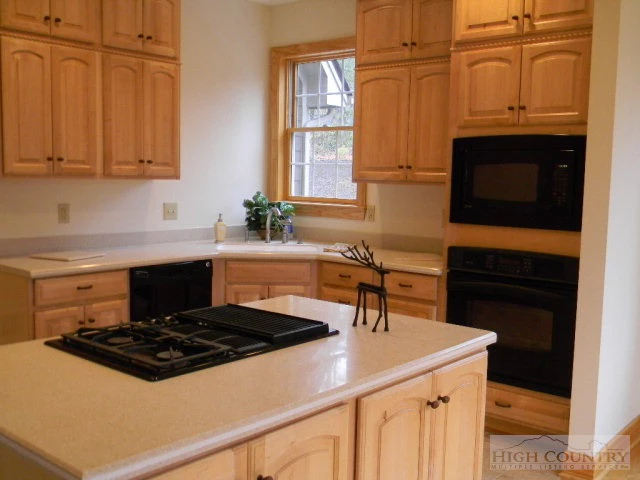 Image number 5 for the current listing