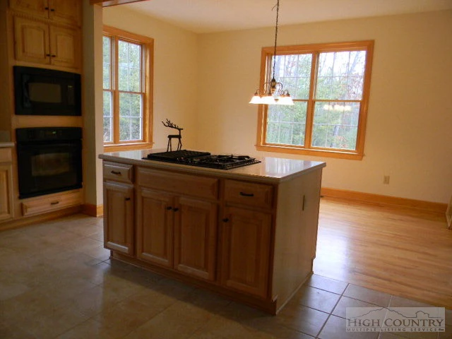 Image number 3 for the current listing