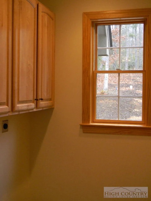 Image number 18 for the current listing