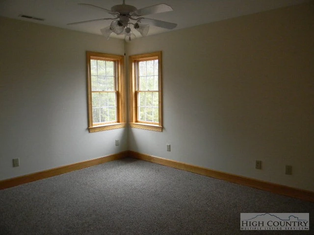 Image number 16 for the current listing