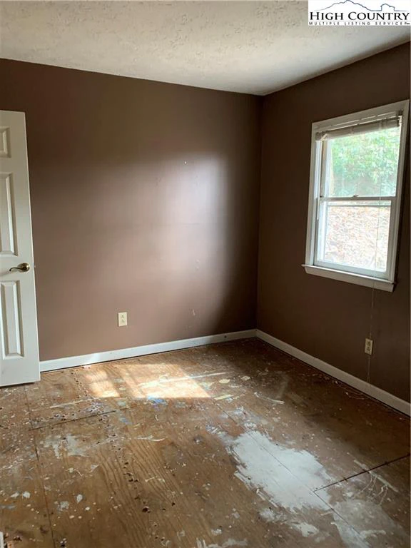 Image number 11 for the current listing