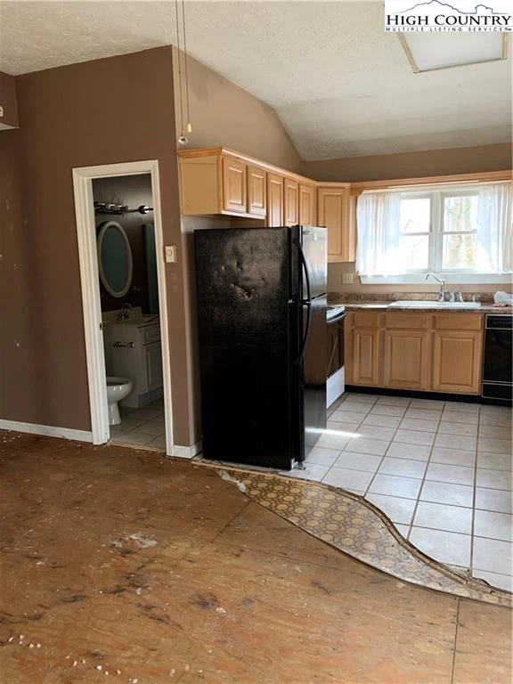 Image number 8 for the current listing