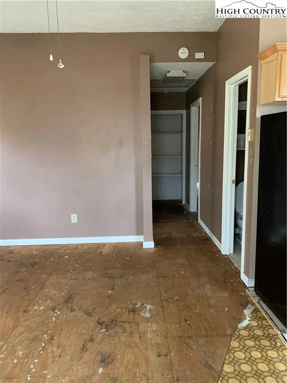 Image number 9 for the current listing