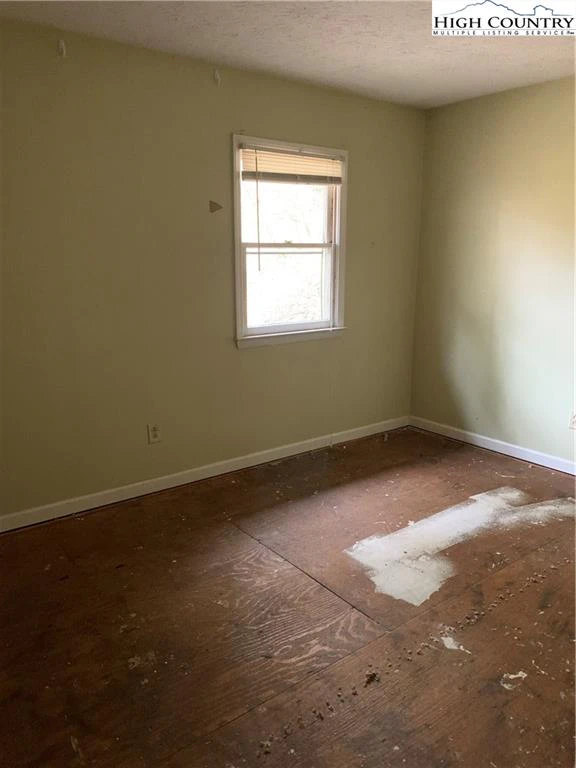 Image number 10 for the current listing