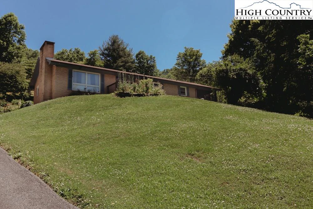 Image number 1 for the current listing