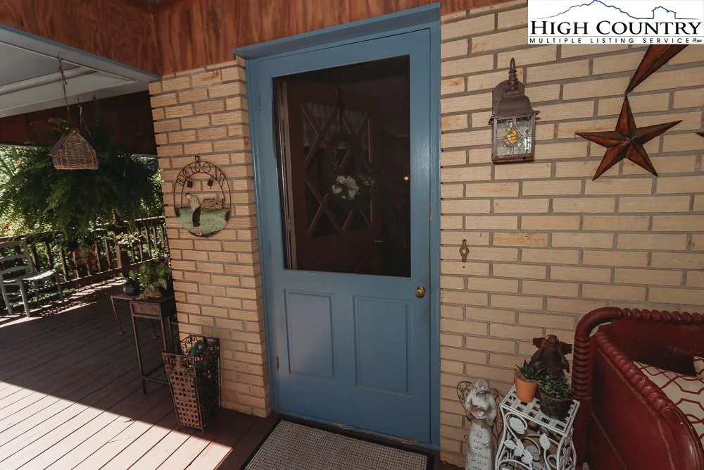 Image number 9 for the current listing