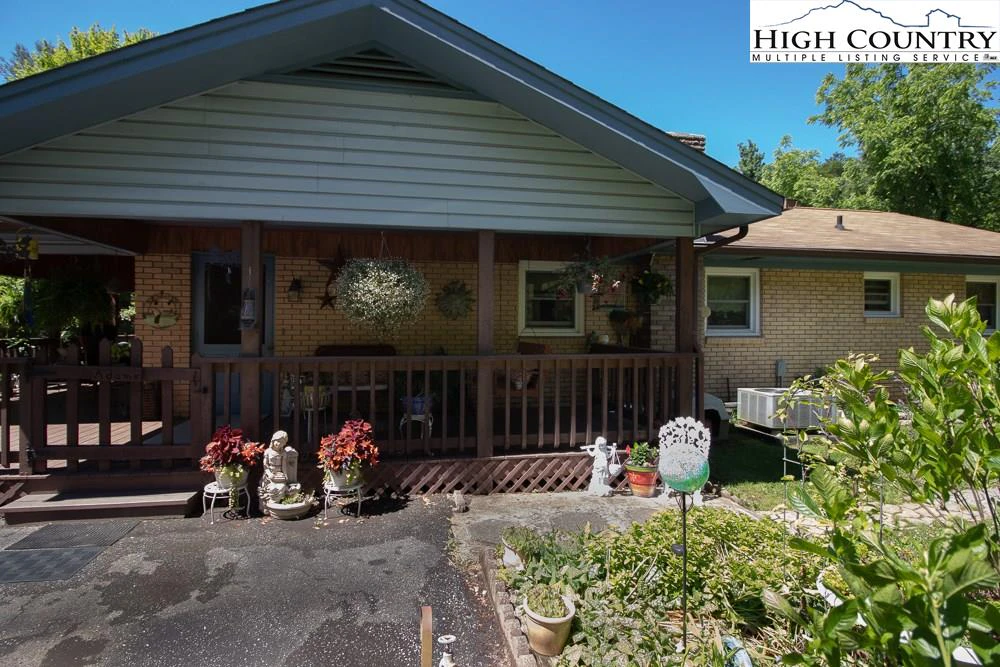 Image number 8 for the current listing
