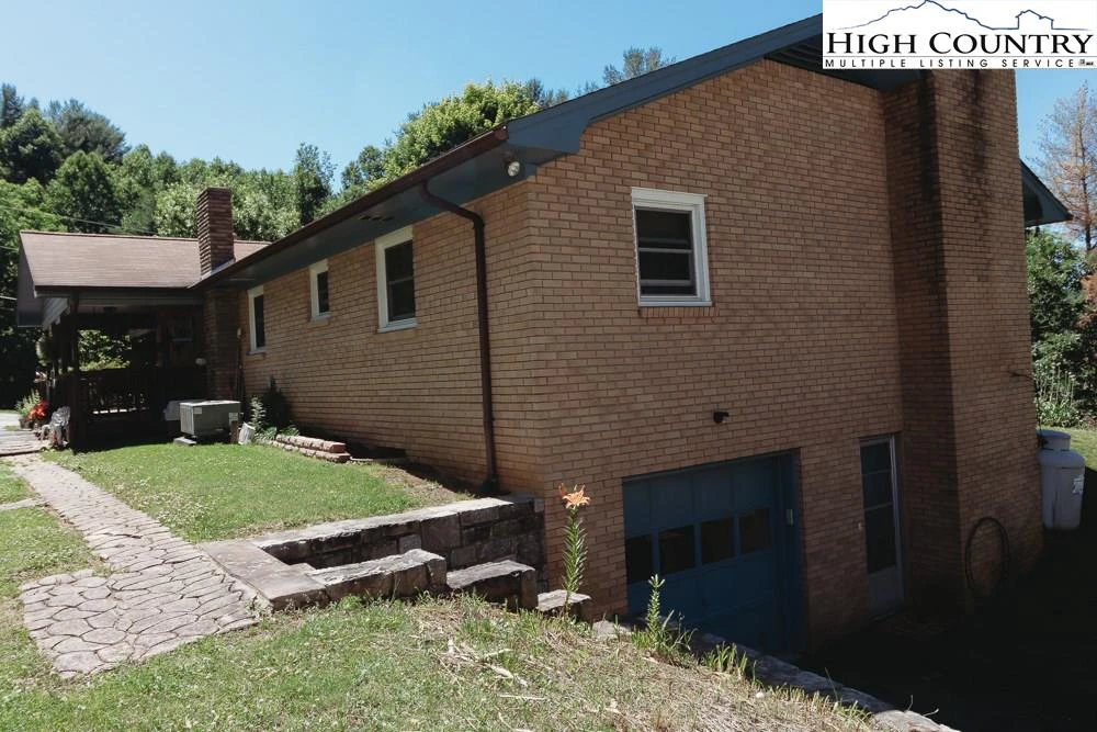Image number 4 for the current listing