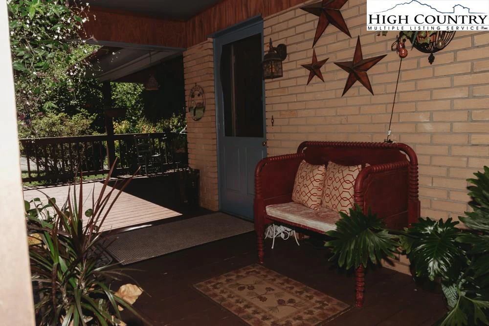 Image number 3 for the current listing