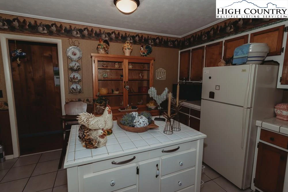 Image number 22 for the current listing