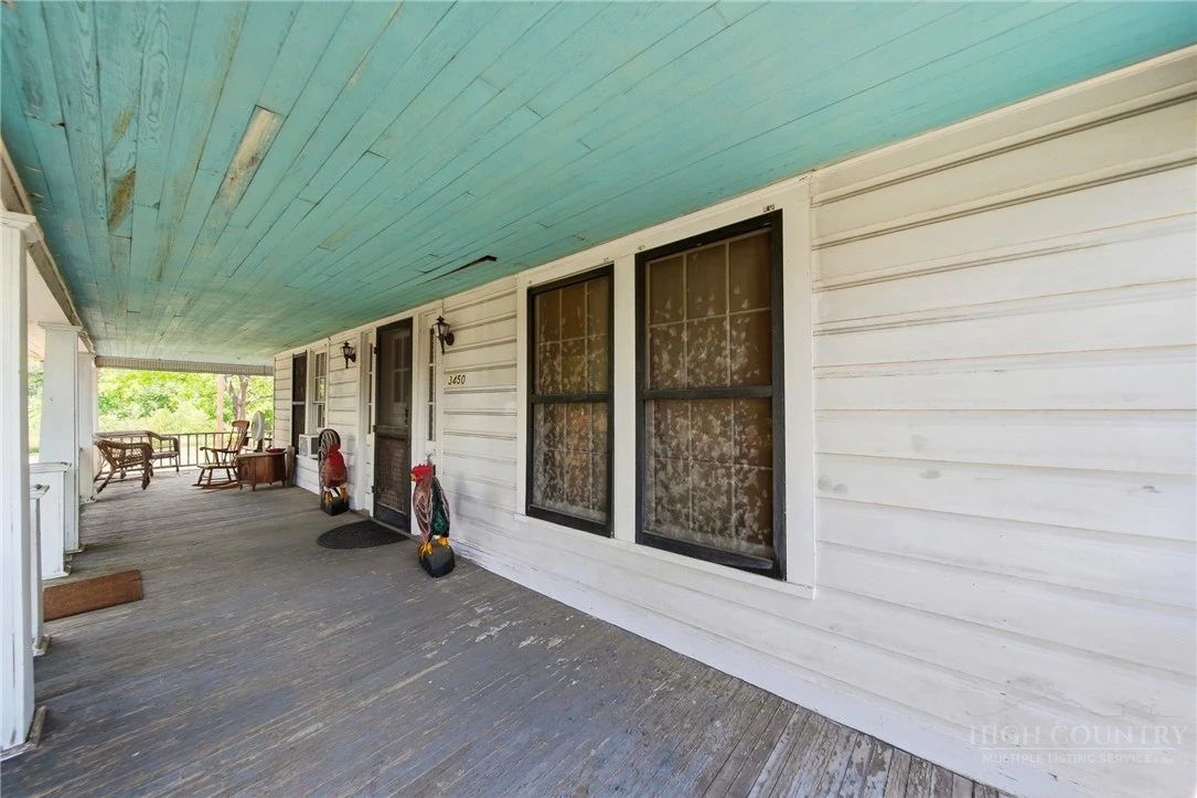 Image number 21 for the current listing