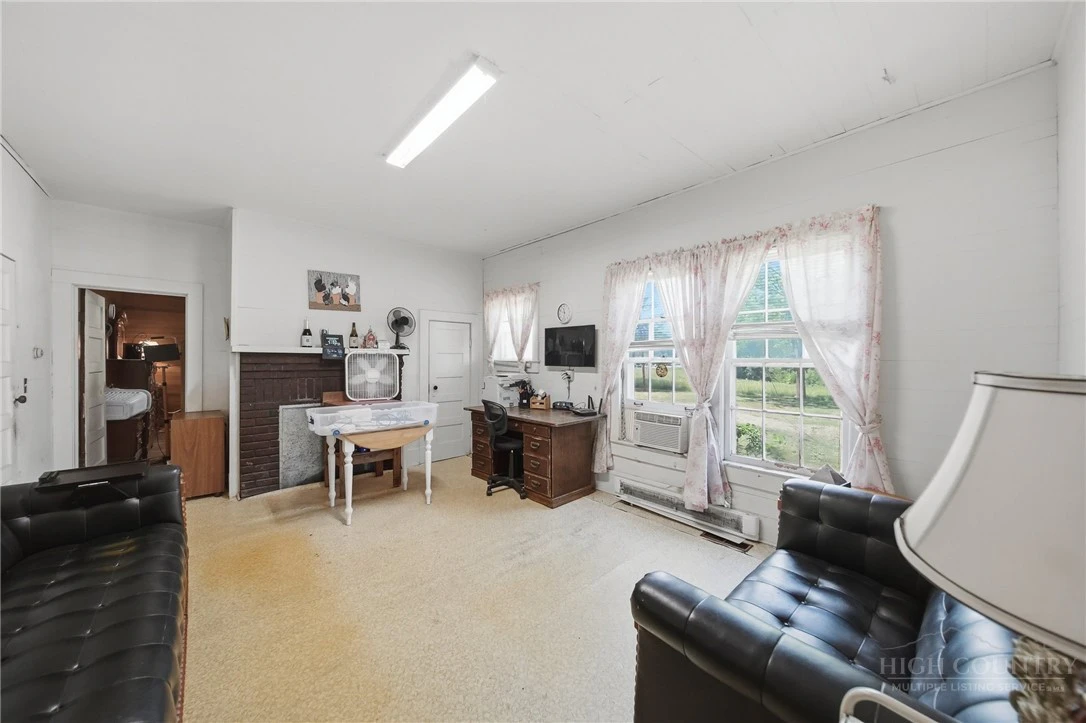 Image number 22 for the current listing
