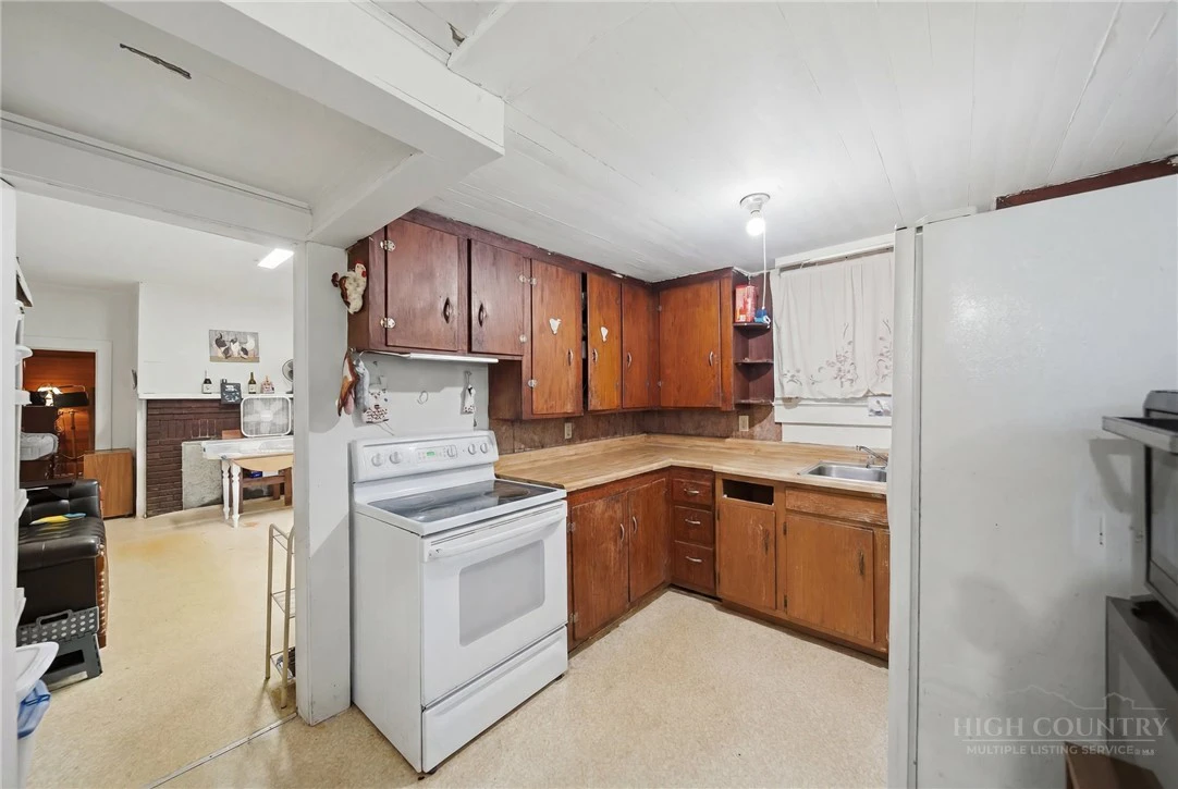 Image number 19 for the current listing