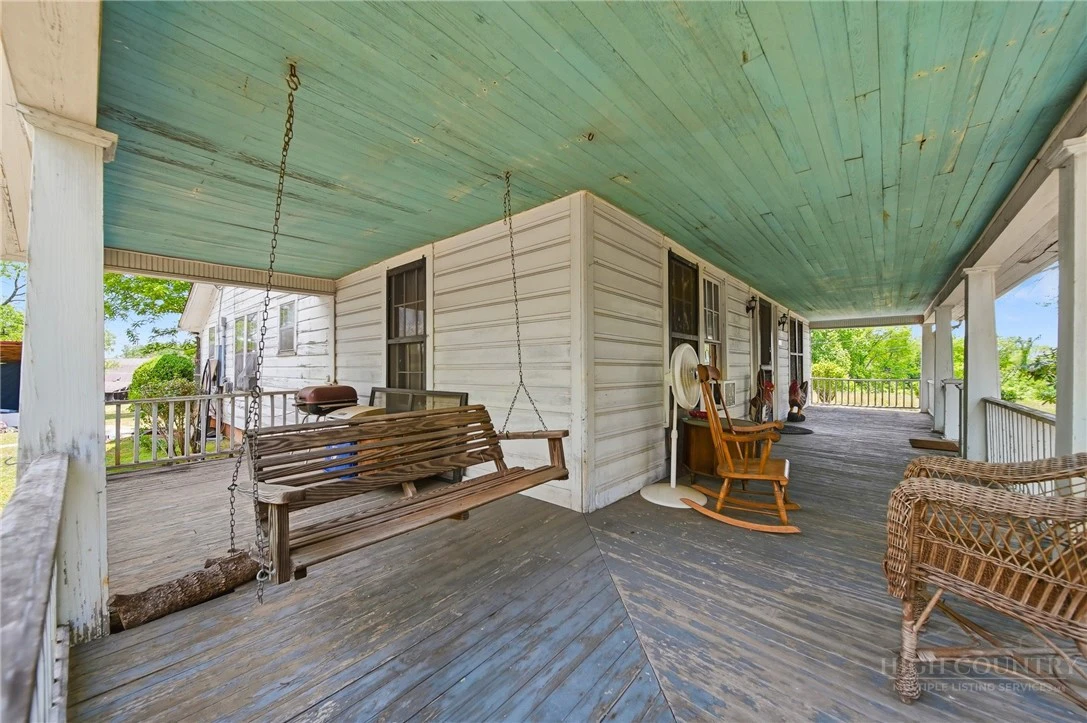 Image number 28 for the current listing