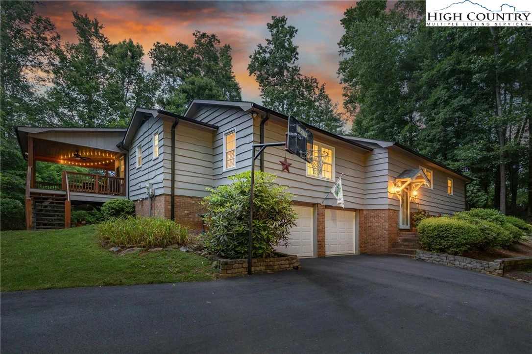 Image number 18 for the current listing