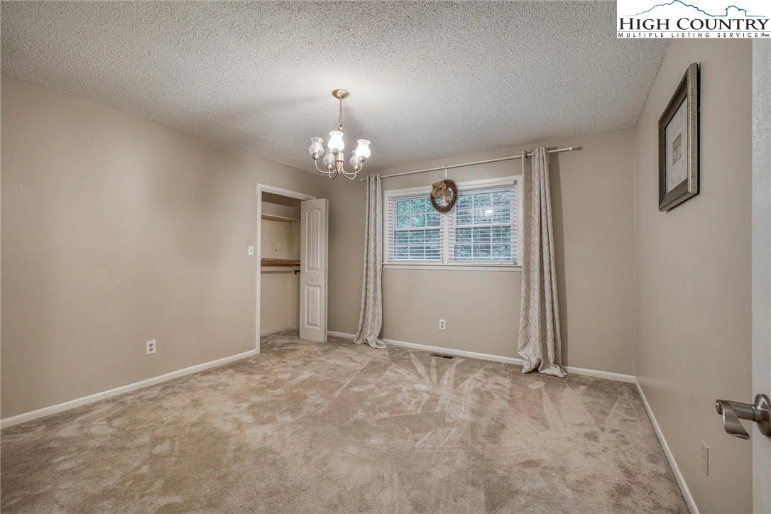 Image number 14 for the current listing