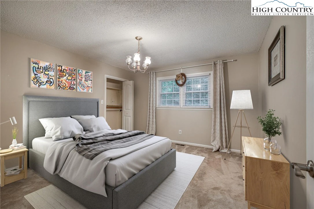 Image number 13 for the current listing