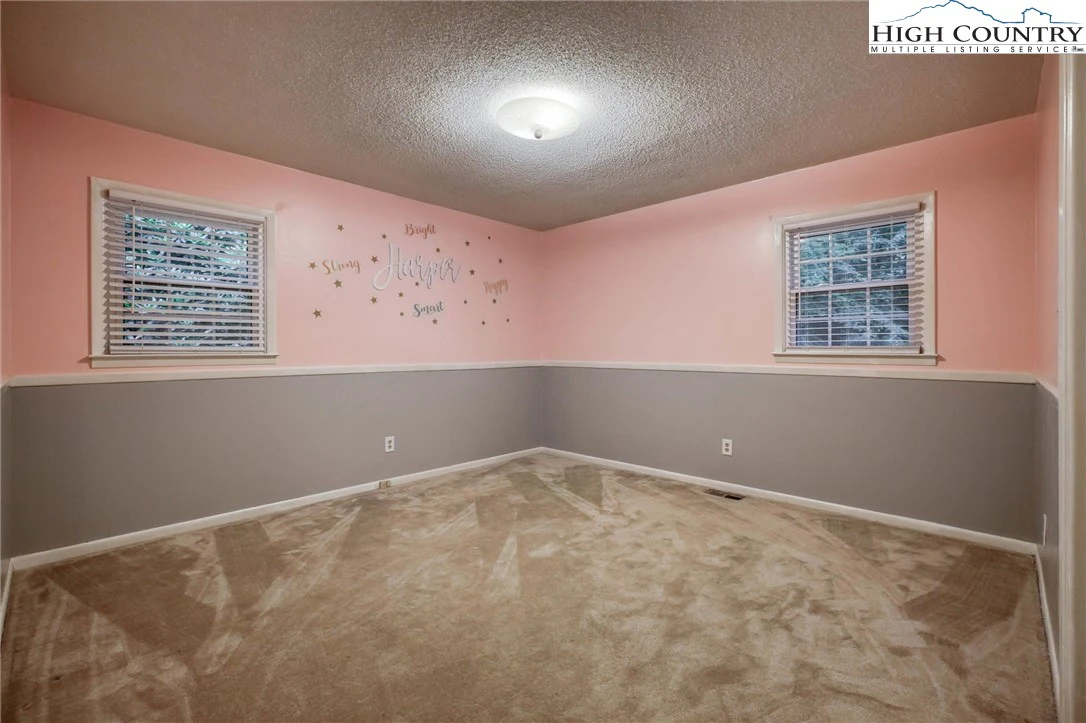 Image number 12 for the current listing