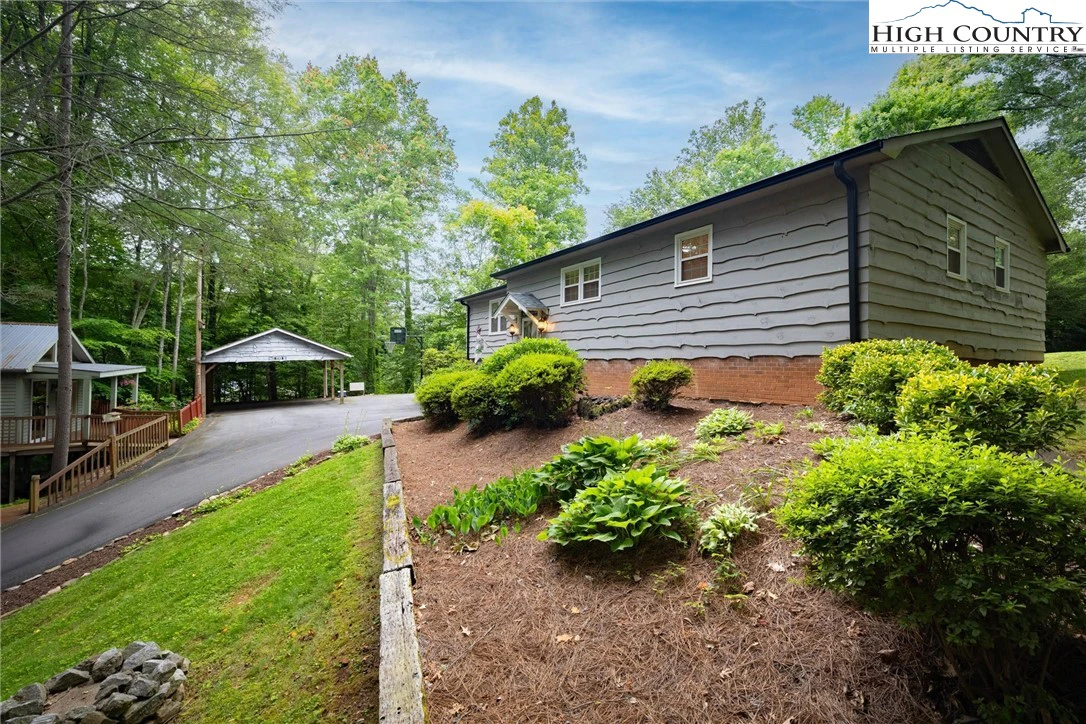 Image number 4 for the current listing