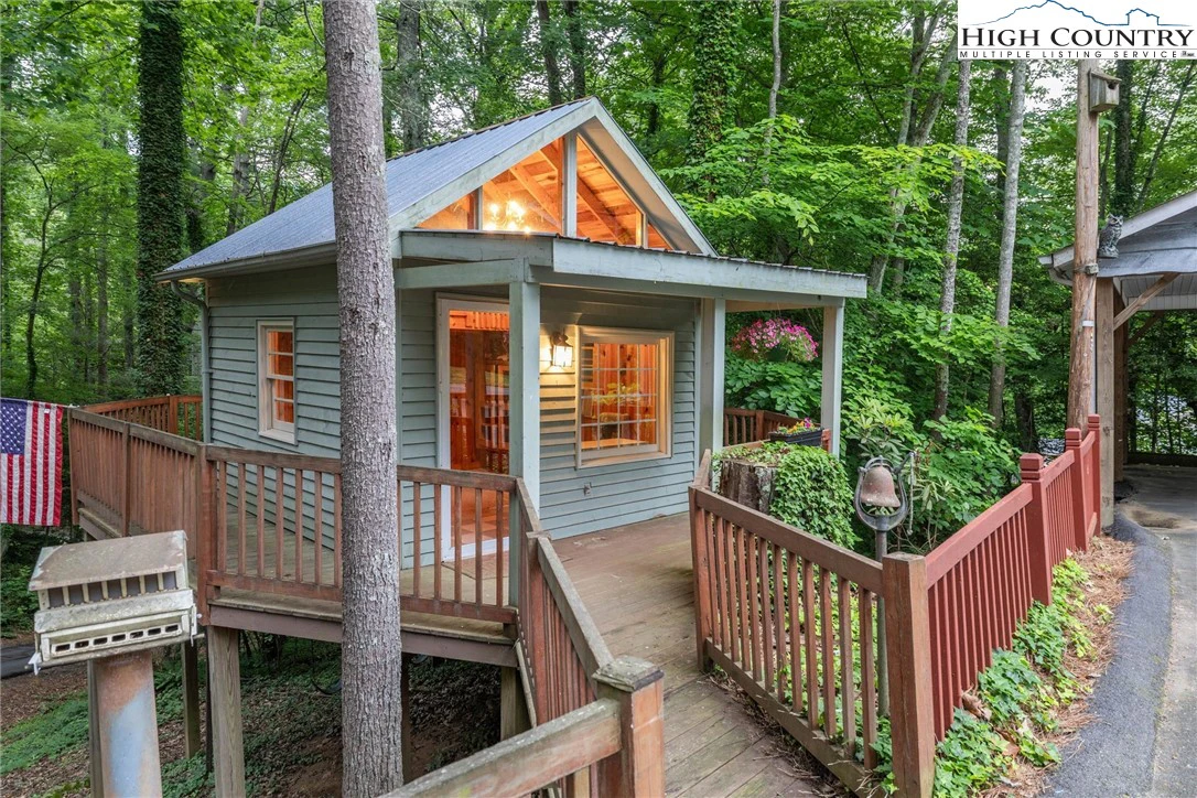 Image number 21 for the current listing