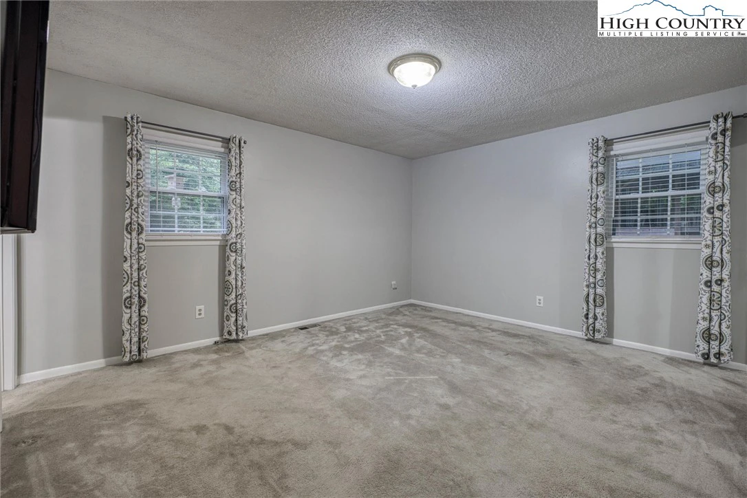 Image number 1 for the current listing