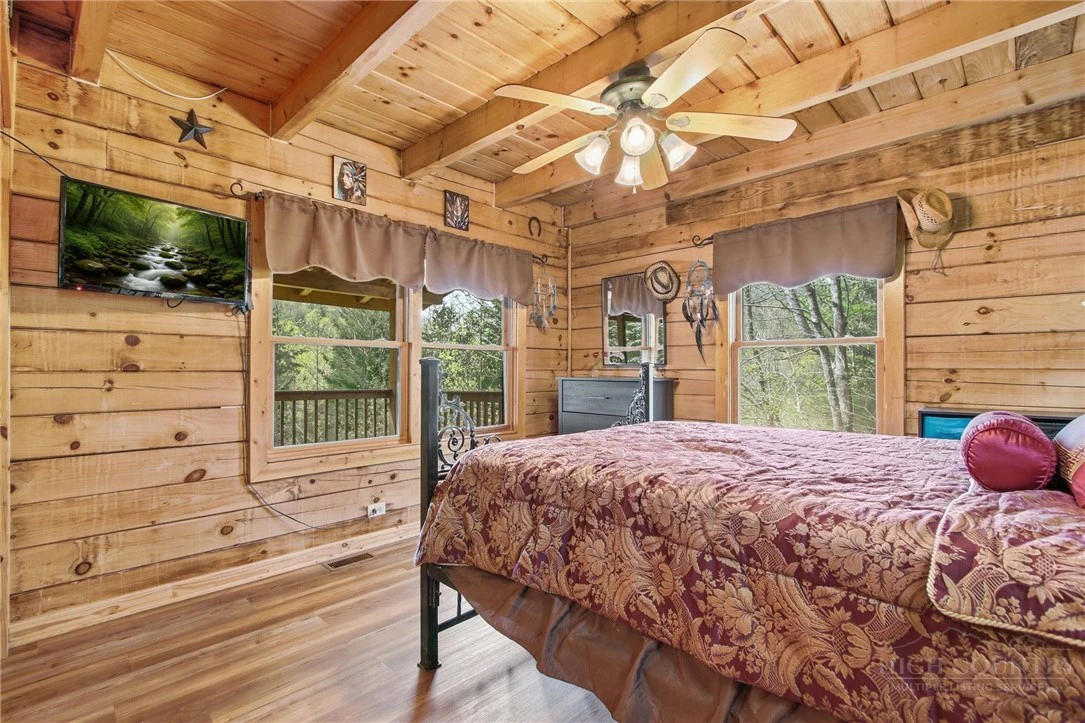 Image number 11 for the current listing