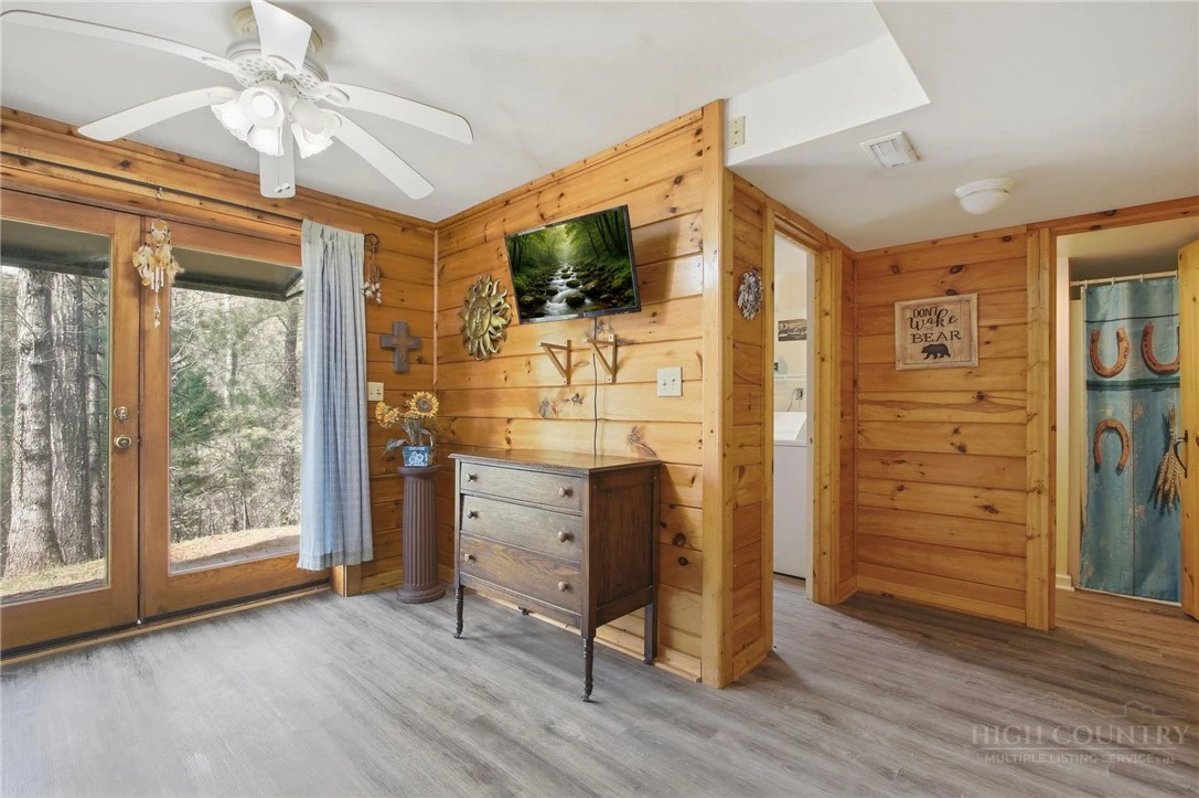 Image number 2 for the current listing