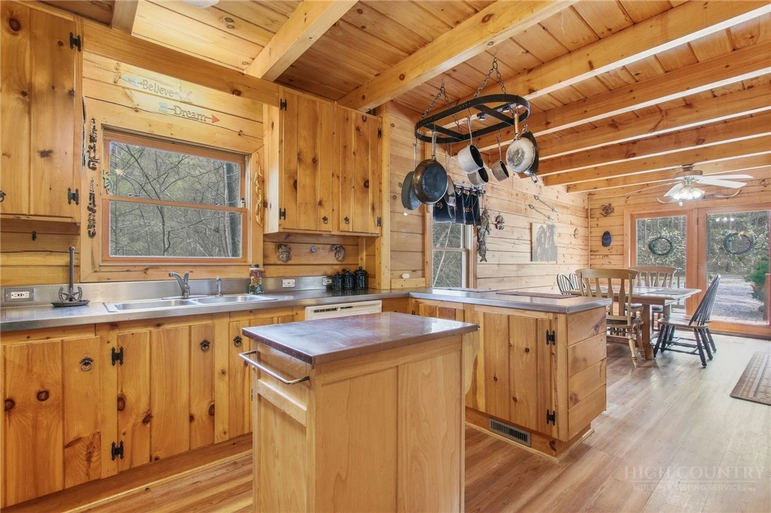Image number 14 for the current listing