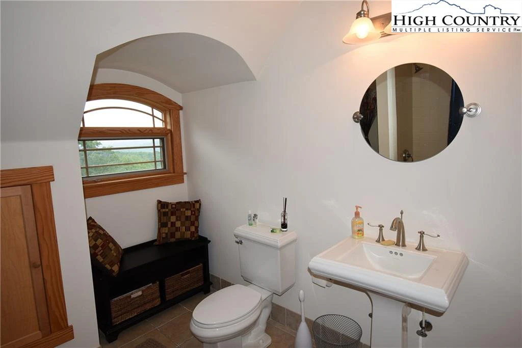 Image number 3 for the current listing