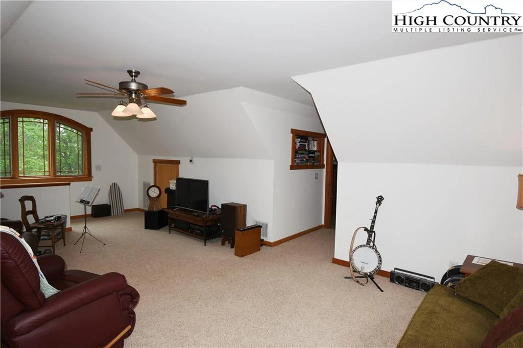 Image number 8 for the current listing