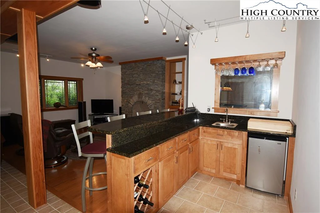 Image number 13 for the current listing