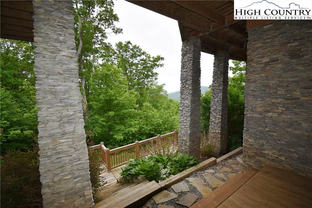 Image number 21 for the current listing
