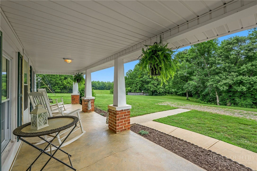Image number 27 for the current listing