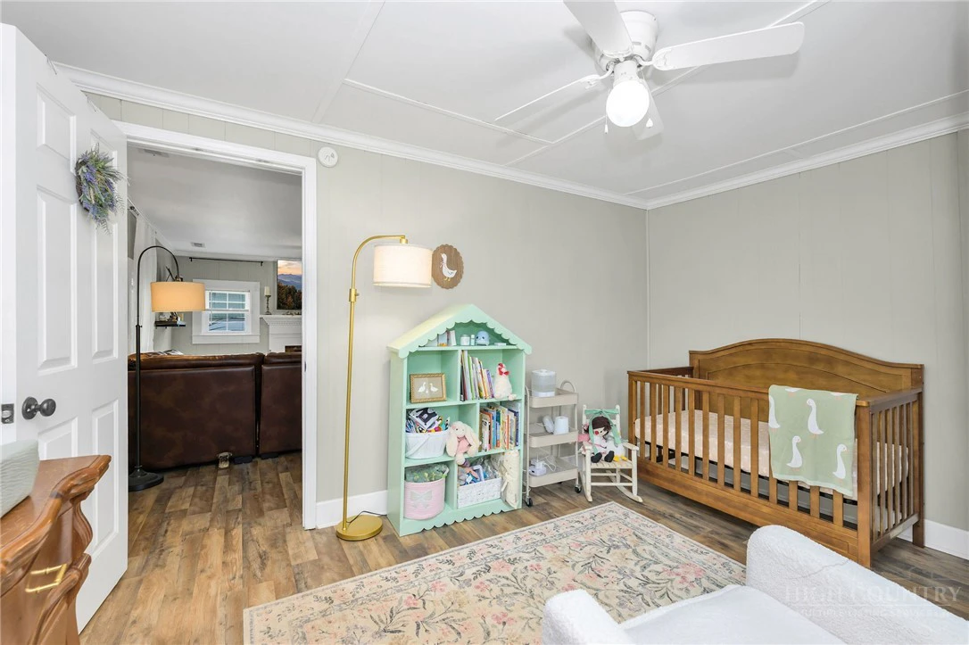 Image number 4 for the current listing