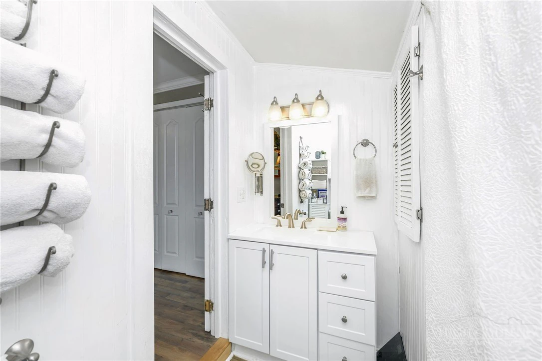 Image number 7 for the current listing