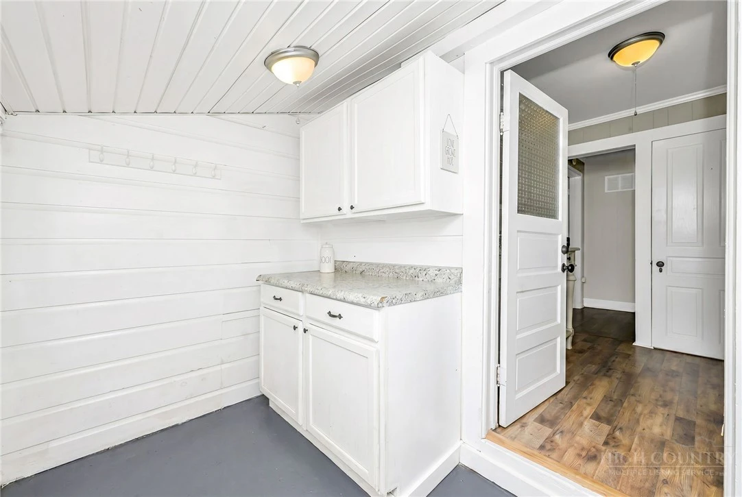 Image number 5 for the current listing