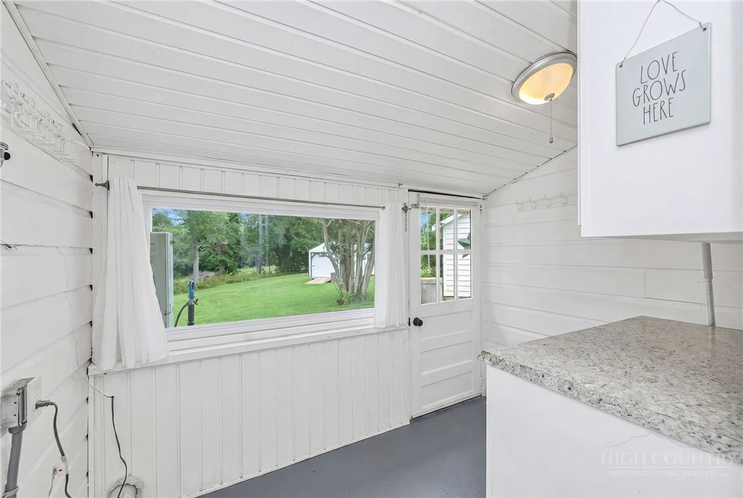 Image number 8 for the current listing