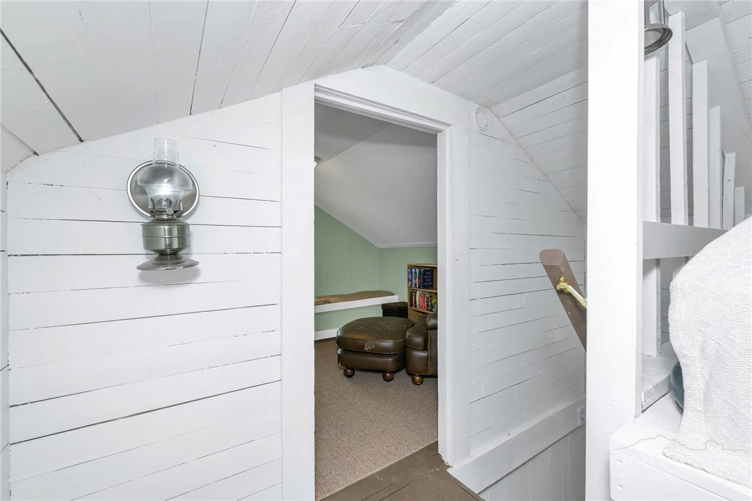 Image number 10 for the current listing
