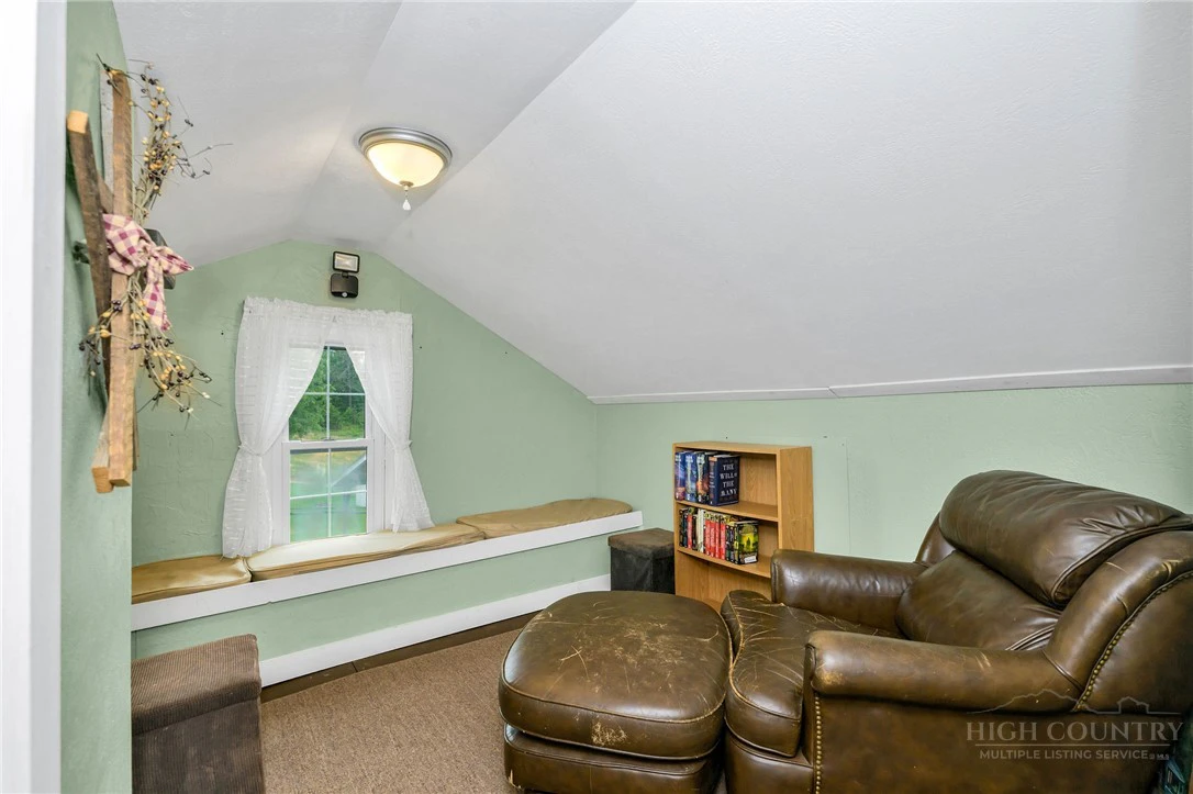 Image number 9 for the current listing