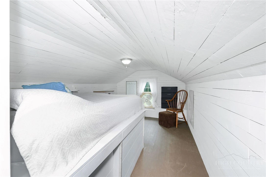 Image number 2 for the current listing