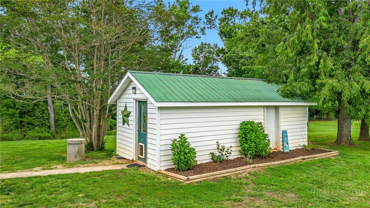 Image number 12 for the current listing