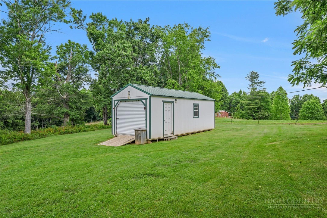 Image number 16 for the current listing