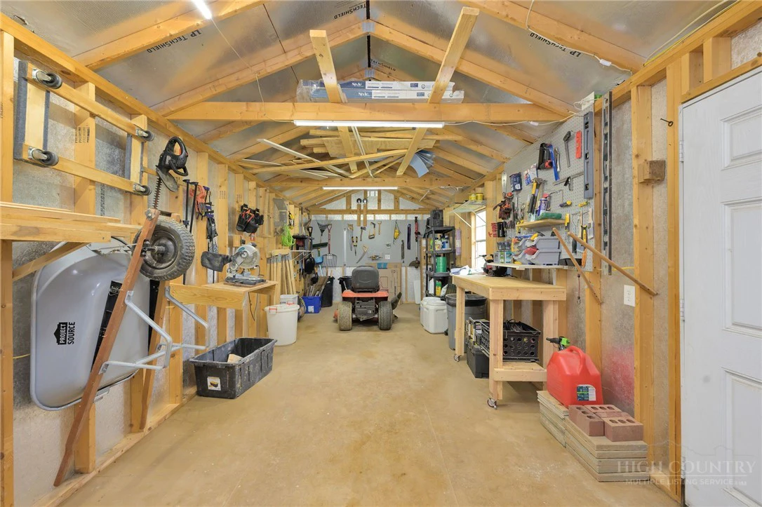 Image number 15 for the current listing