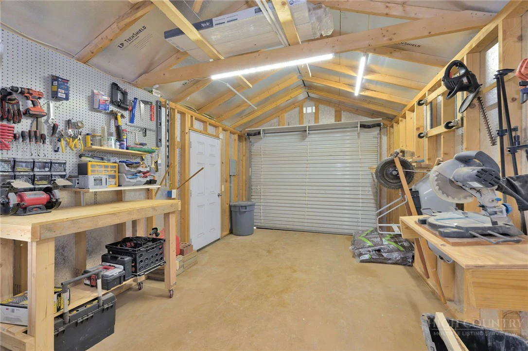 Image number 21 for the current listing