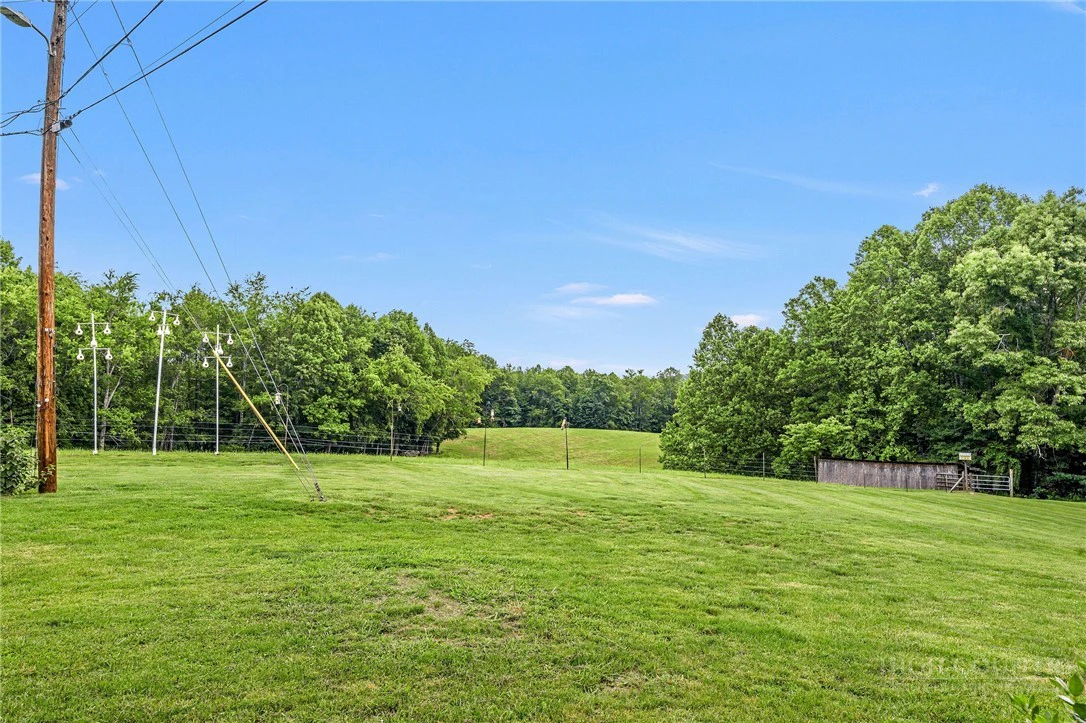 Image number 18 for the current listing