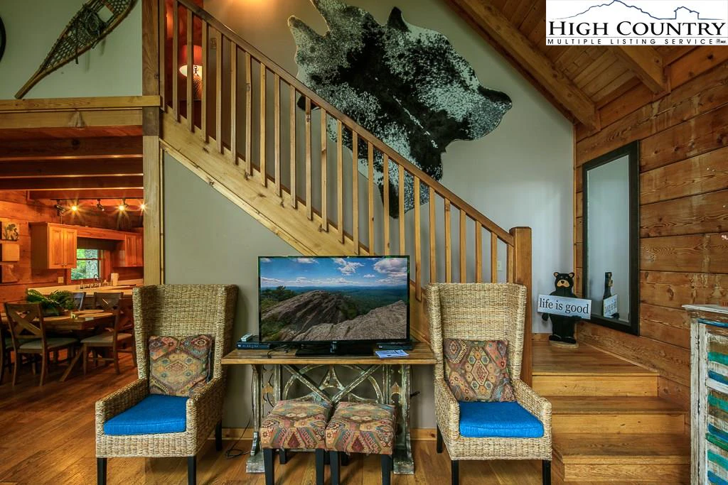 Image number 3 for the current listing
