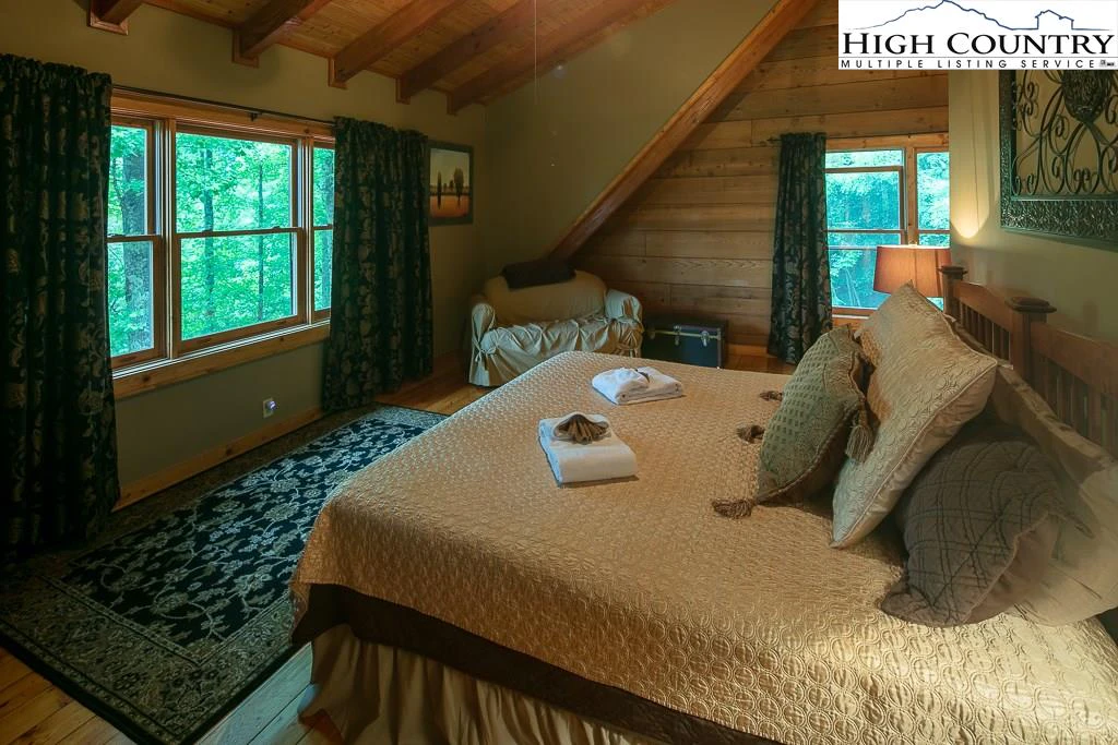 Image number 5 for the current listing