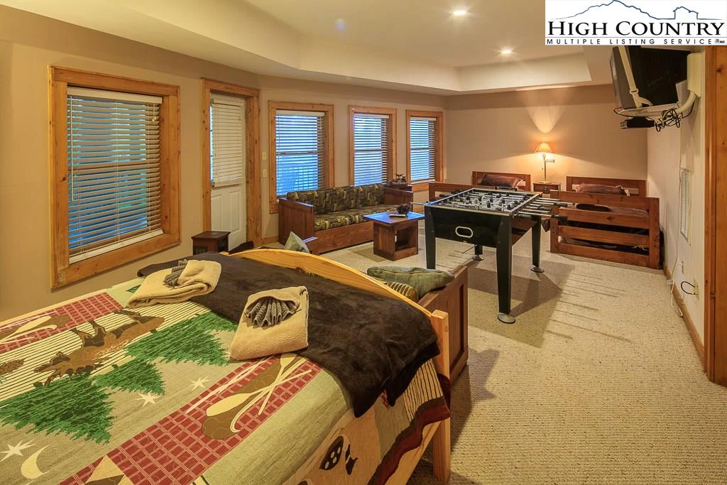 Image number 11 for the current listing