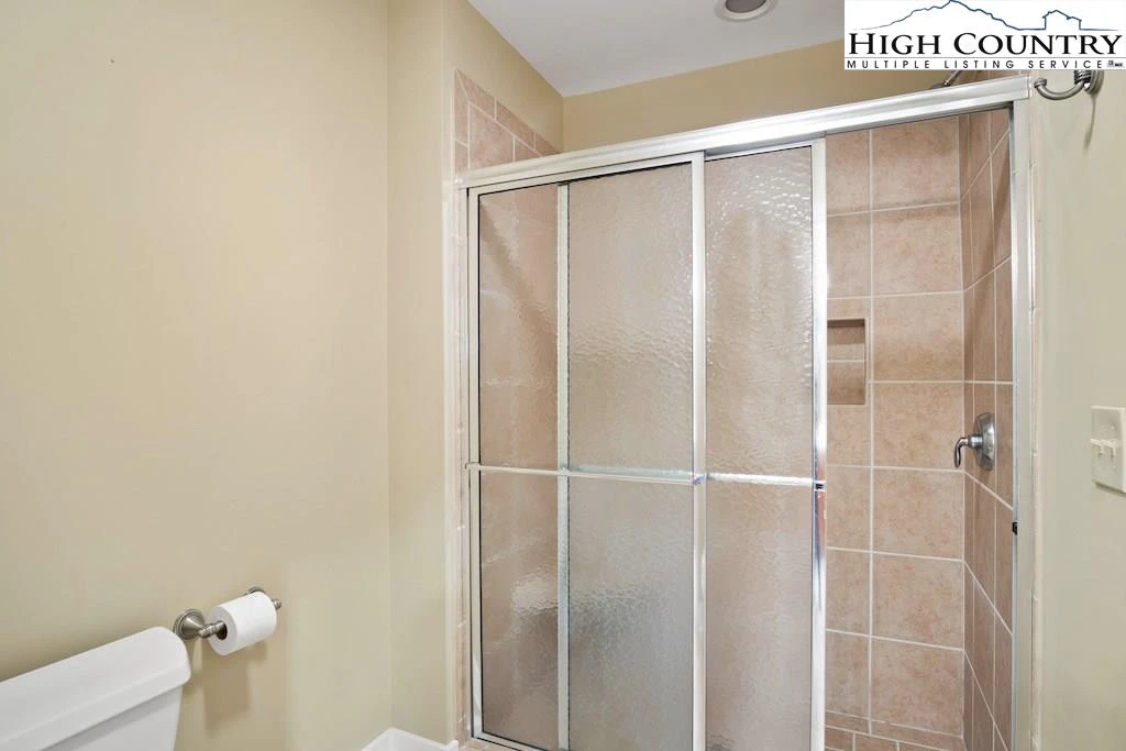 Image number 3 for the current listing